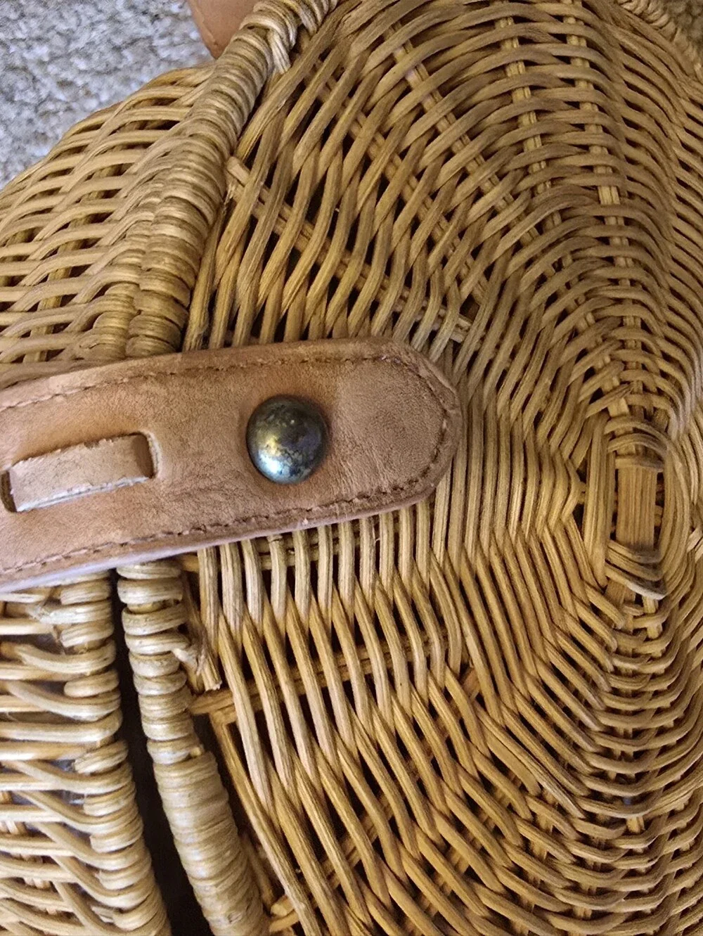 Round Woven Straw Crossbody Bag in Natural